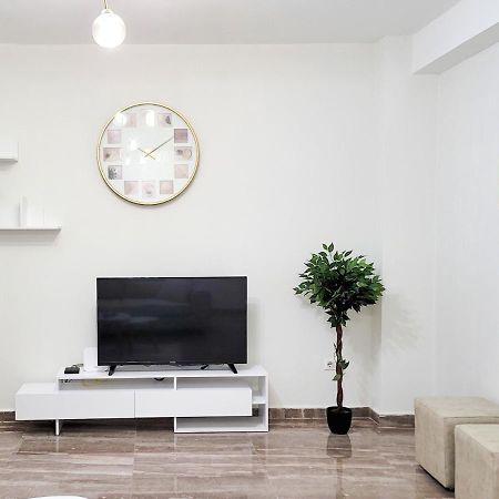 One-Bedroom Gem By The Square 티라나 외부 사진