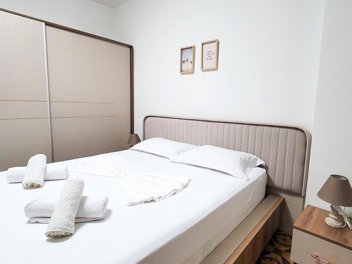 One-Bedroom Gem By The Square 티라나 외부 사진
