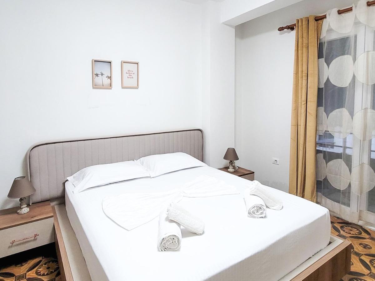 One-Bedroom Gem By The Square 티라나 외부 사진